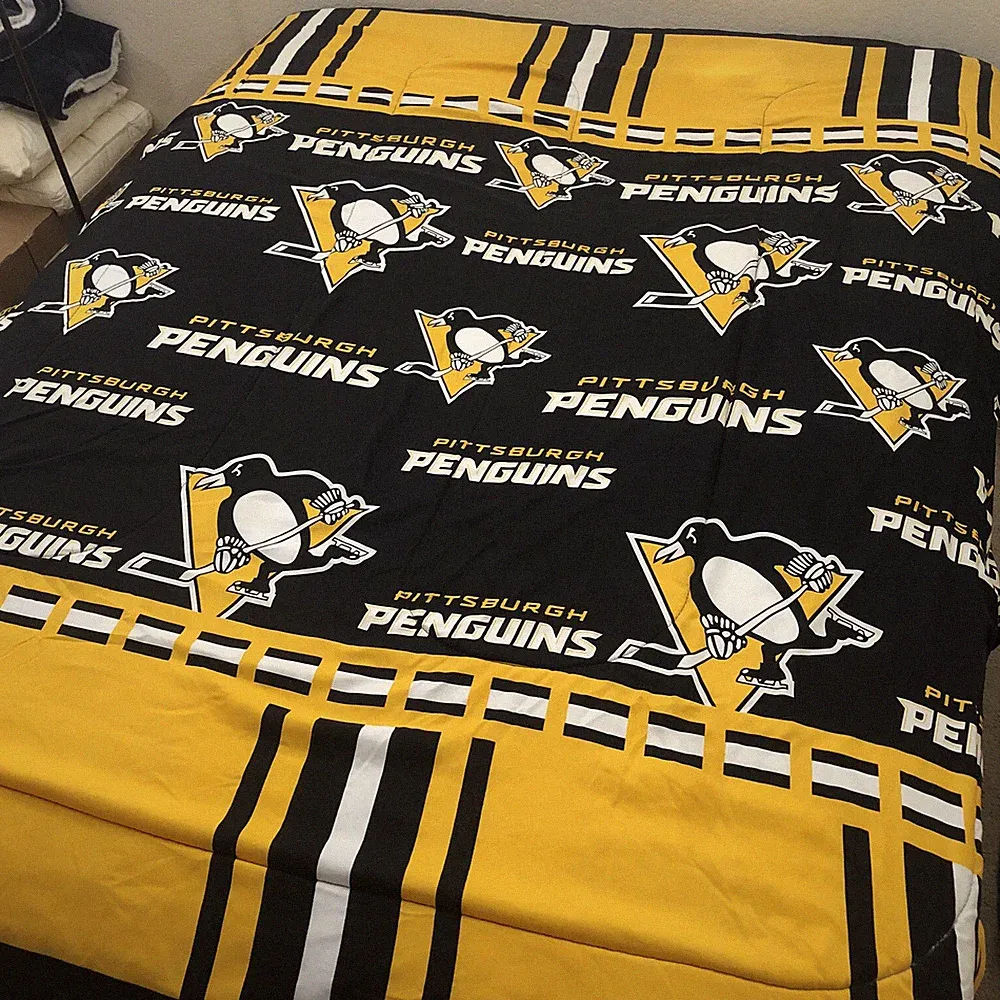NHL Pittsburgh Penguins Hockey Reversible Queen Size Comforter Blanket 80”x84”